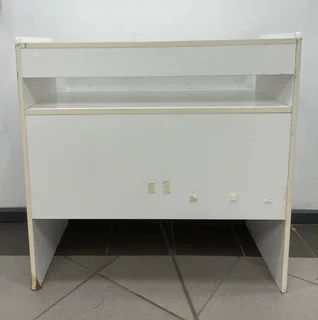 Wooden Desk- REF STOCK NO 4262 Now selling for only R400.00 Whatsapp No: 072 179 4070