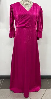 Evening dress STOCK NO 4307 Now selling for only R 100.00 Whatsapp No: 072 179 4070