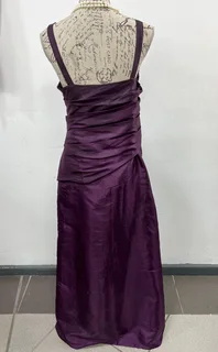 Dress  (medium)- REF STOCK NO 4308 Now selling for only R100.00 Whatsapp No: 072 179 4070