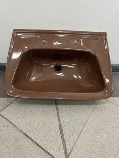 Basin - Ref Stock No 4162 Now Selling For Only R 150.00 Whatsapp No: 072 179 4070