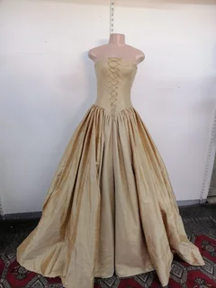 Ball Gown Size 30-32 - Ref Stock No 1944 Now Selling For Only R1250.00 Whatsapp No: 079 011 1136