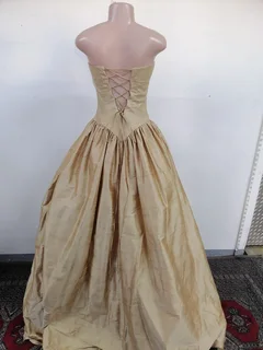 Ball Gown Size 30-32 - REF STOCK NO 1944 Now selling for only R1250.00 Whatsapp NO: 079 011 1136