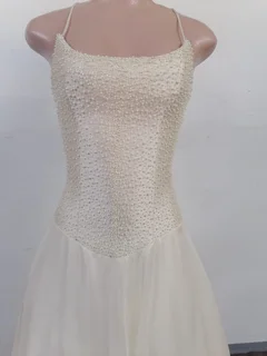 Evening/wedding Dress Size Small -medium - Ref Stock No 1945 Now Selling For Only R1250.00 Whatsapp