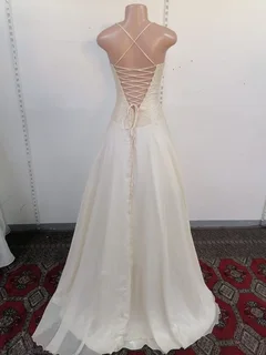 Evening/wedding dress Size small -medium - REF STOCK NO 1945 Now selling for only R1250.00 Whatsapp