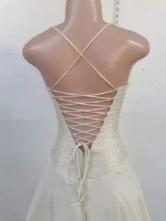 Evening/wedding dress Size small -medium - REF STOCK NO 1945 Now selling for only R1250.00 Whatsapp