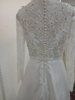 Wedding Dress size 30/32 - REF STOCK NO 1945 Now selling for only R1250.00 Whatsapp NO: 079 011 1136