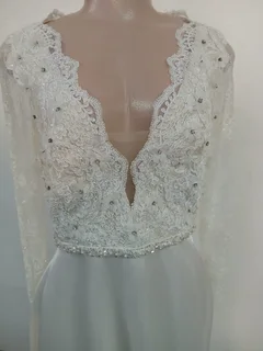 Wedding Dress Size 30/32 - Ref Stock No 1945 Now Selling For Only R1250.00 Whatsapp No: 079 011 1136