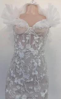 Wedding Dress - Ref Stock No 1962 Now Selling For Only R1250.00 Whatsapp No: 079 011 1136