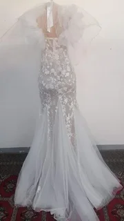 Wedding Dress - REF STOCK NO 1962 Now selling for only R1250.00 Whatsapp NO: 079 011 1136