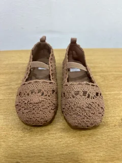 Brown H & M Pump Shoes, Size Uk 9- Ref Stock No 4444 Now Selling For Only R 75.00