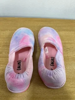 Pink Bedroom Slippers size UK 2 - REF STOCK NO 4450  only R 60.00 Whatsapp No: 072 1794070