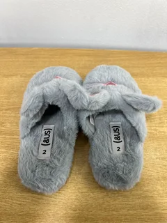 Kids Bedroom Slippers size UK 2 - REF STOCK NO 4449  R 80.00 Whatsapp No: 072 1794070