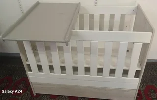 Baby Cot - REF STOCK NO 2018 Now selling for only R1500.00 Whatsapp NO: 079 011 1136