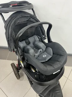 Chelino 2in1 Travel System- Ref Stock No 4461 Now Selling For Only R2500.00 Whatsapp No: 072 179 407