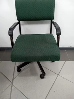 Office Chair - Ref Stock No 4103 Now Selling For Only R 250.00 Whatsapp No: 072 179 4070
