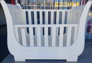 White Cot - REF STOCK NO 2022 Now selling for only R750.00 Whatsapp NO: 079 011 1136