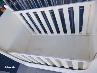 White Cot - REF STOCK NO 2022 Now selling for only R750.00 Whatsapp NO: 079 011 1136