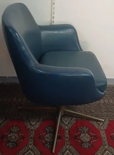 Blue Rotating Chair - REF STOCK NO 2032 Now selling for only R200.00 Whatsapp NO: 079 011 1136