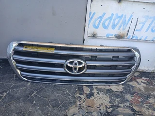 Toyota Land Cruiser Grill