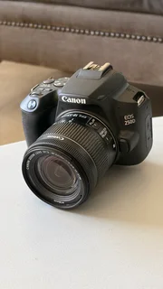 Canon EOS 250D Creator Bundle - Camera &#43; Tripod &#43; Capture Card