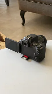 Canon EOS 250D Creator Bundle - Camera &#43; Tripod &#43; Capture Card