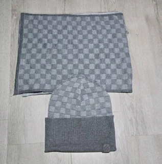 Louis Vuitton Scarves