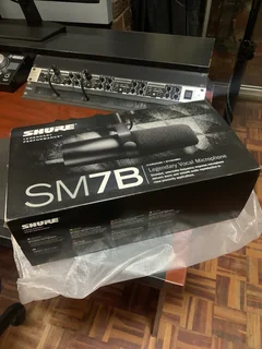 SHURE SM7B Microphone
