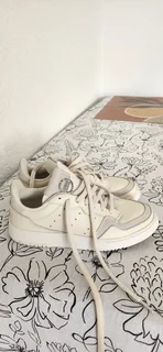 Adidas supercourt size 5. Worn only once