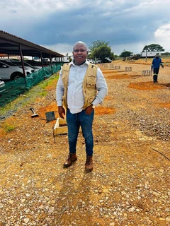 site quantity surveyor,site agent, site manager and project manager