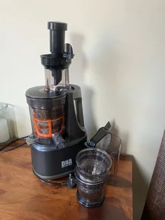 DNA Raw Press Slower Juicer