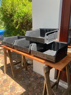 4x Eezeestor plastic stacking bins