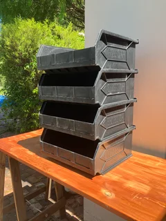 4x Eezeestor plastic stacking bins