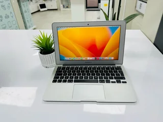 2015 Macbook Air 11-inch 4GB RAM 128GB SSD R2 999