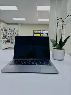 2018 Macbook Air Retina 13-inch core i5 8GB Ram 128GB SSD R6 999