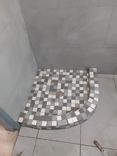 Skilled builder, plaster, skimmer and tiler