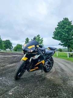 2005 YAMAHA YZF-R6 DELTABOX LIMITED ROSSI EDITION.