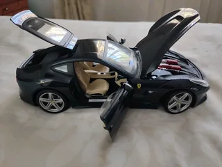 1:18 hot wheels elite Ferrari f12 Berlinetta boxed