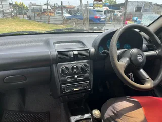 Opel corsa lite 1.4 2001 model hatchback