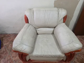 Lounge - Ad posted by Cindy Munien