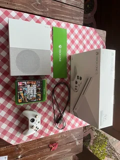 Xbox One S 1TB &#43; 1 Controller &#43; 4 Games – R3 700 (Negotiable)