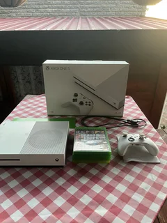 Xbox One S 1TB &#43; 1 Controller &#43; 4 Games – R3 700 (Negotiable)