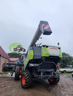 2023 Claas Trion 730
