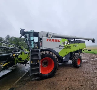 2023 Claas Trion 730