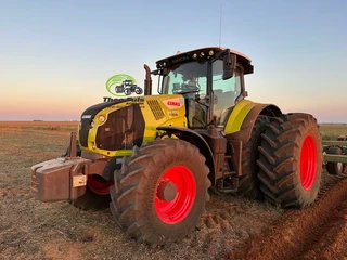 2023 Claas Axion 870