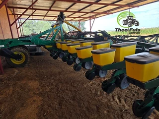 2020 Elko Stack-Fold Planter