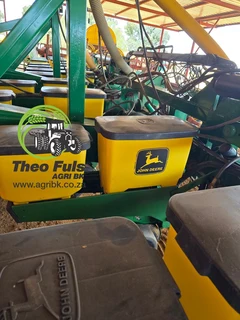 2020 Elko Stack-Fold Planter