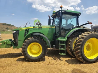 2013 John Deere 8260R