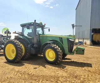 2013 John Deere 8260R