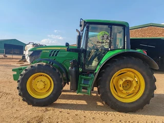 2016 John Deere 6105M