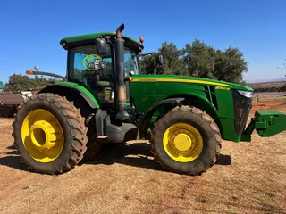 2012 John Deere 8260R